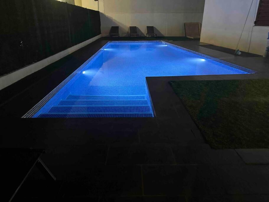 Modern 5-Bedroom Villa With Pool Montequinto Zewnętrze zdjęcie