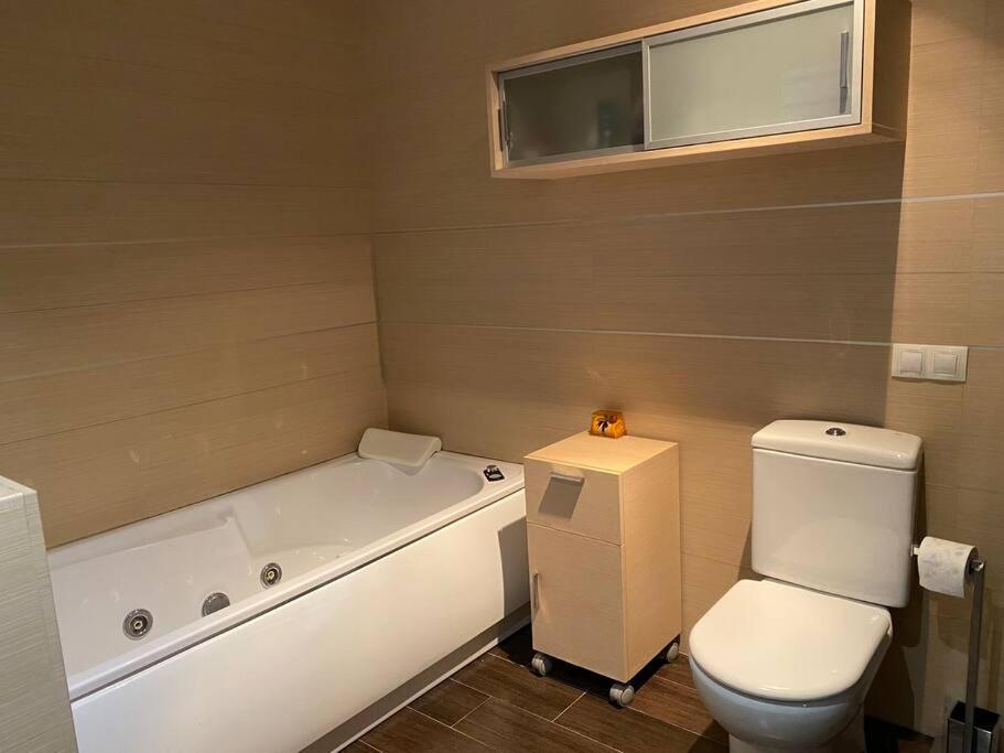 Modern 5-Bedroom Villa With Pool Montequinto Zewnętrze zdjęcie