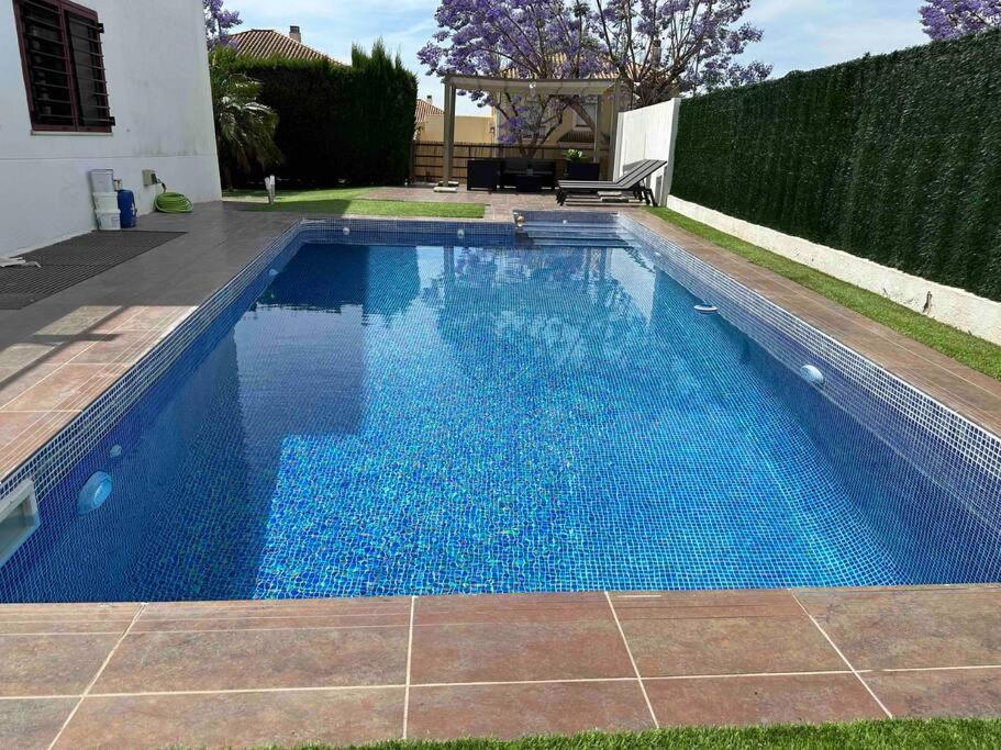 Modern 5-Bedroom Villa With Pool Montequinto Zewnętrze zdjęcie