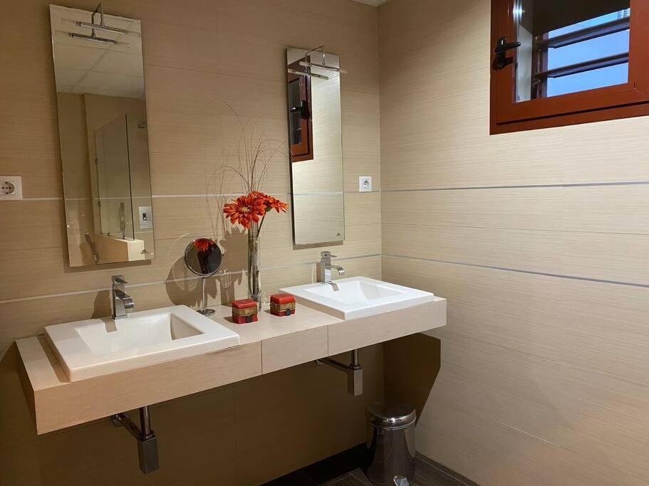 Modern 5-Bedroom Villa With Pool Montequinto Zewnętrze zdjęcie
