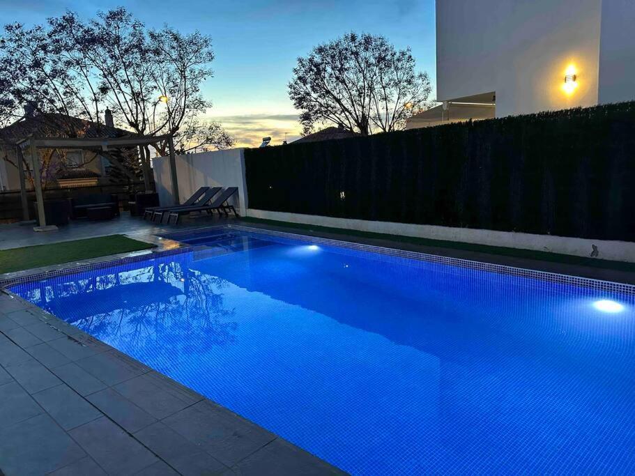 Modern 5-Bedroom Villa With Pool Montequinto Zewnętrze zdjęcie