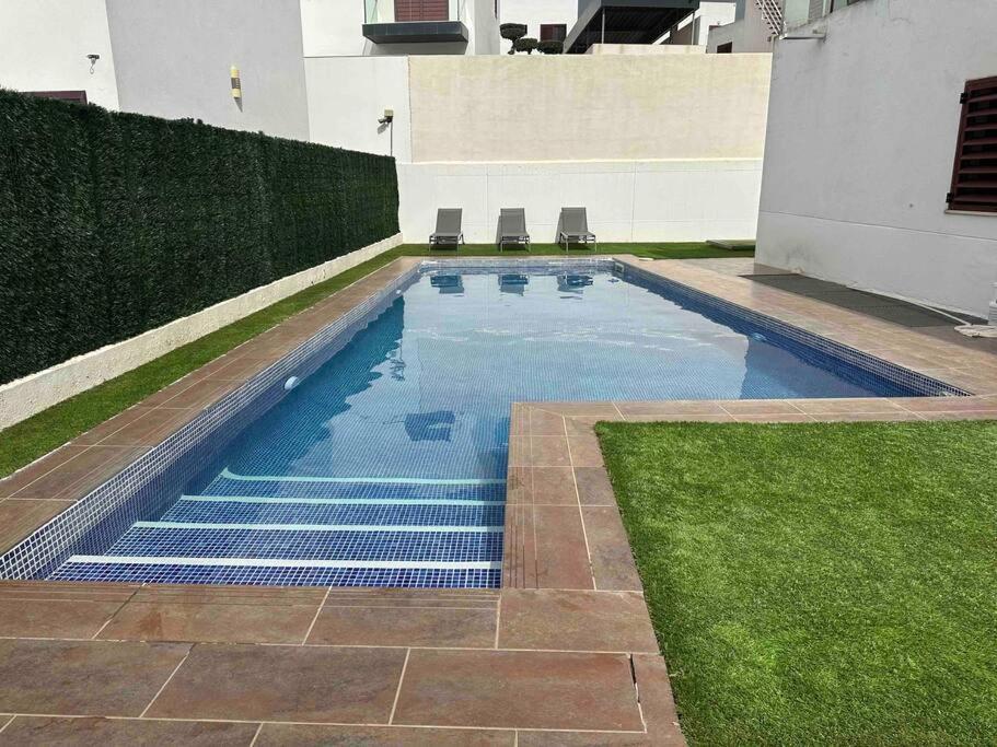 Modern 5-Bedroom Villa With Pool Montequinto Zewnętrze zdjęcie