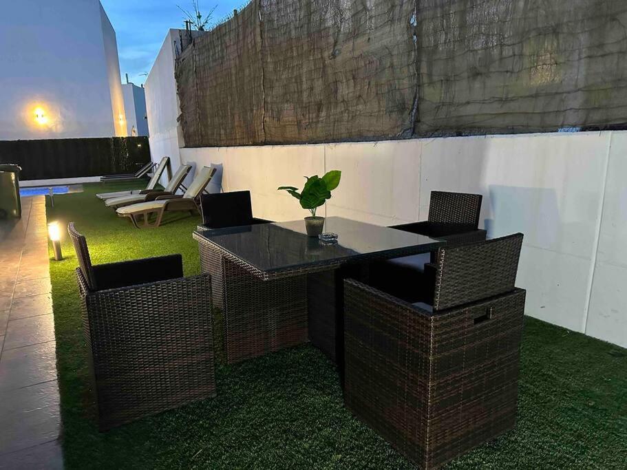 Modern 5-Bedroom Villa With Pool Montequinto Zewnętrze zdjęcie