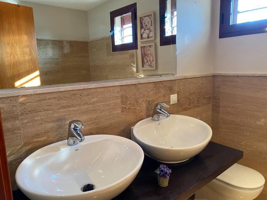 Modern 5-Bedroom Villa With Pool Montequinto Zewnętrze zdjęcie