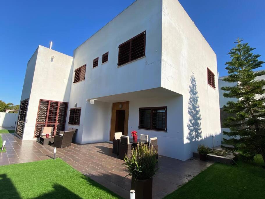 Modern 5-Bedroom Villa With Pool Montequinto Zewnętrze zdjęcie