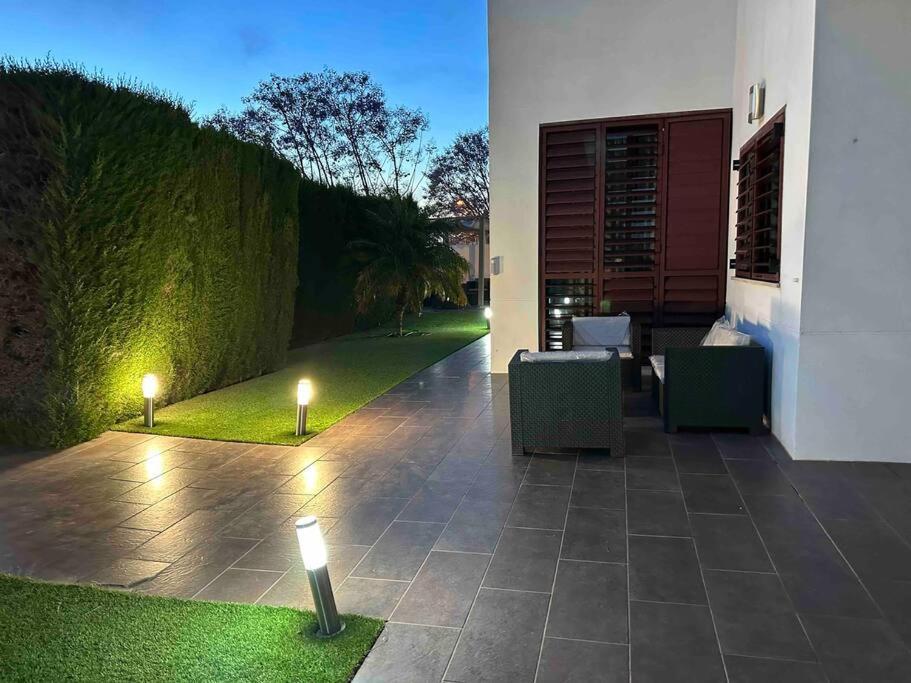 Modern 5-Bedroom Villa With Pool Montequinto Zewnętrze zdjęcie