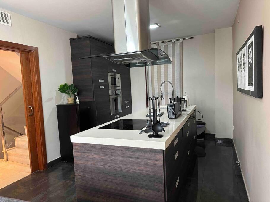 Modern 5-Bedroom Villa With Pool Montequinto Zewnętrze zdjęcie