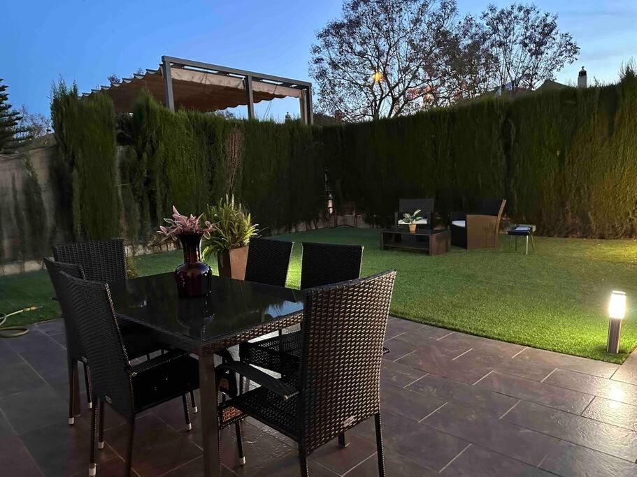 Modern 5-Bedroom Villa With Pool Montequinto Zewnętrze zdjęcie